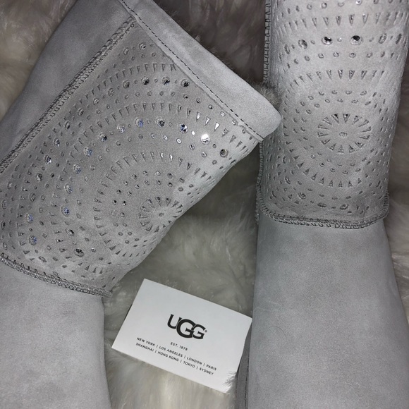 SOLD!!! UGG Classic Sunshine Perf - Picture 3 of 7
